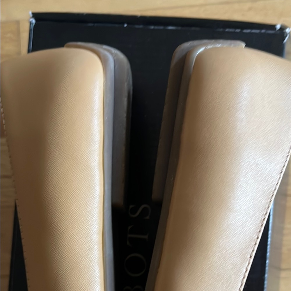 Talbots Elegant Tan Floral Loafers - Picture 5 of 6